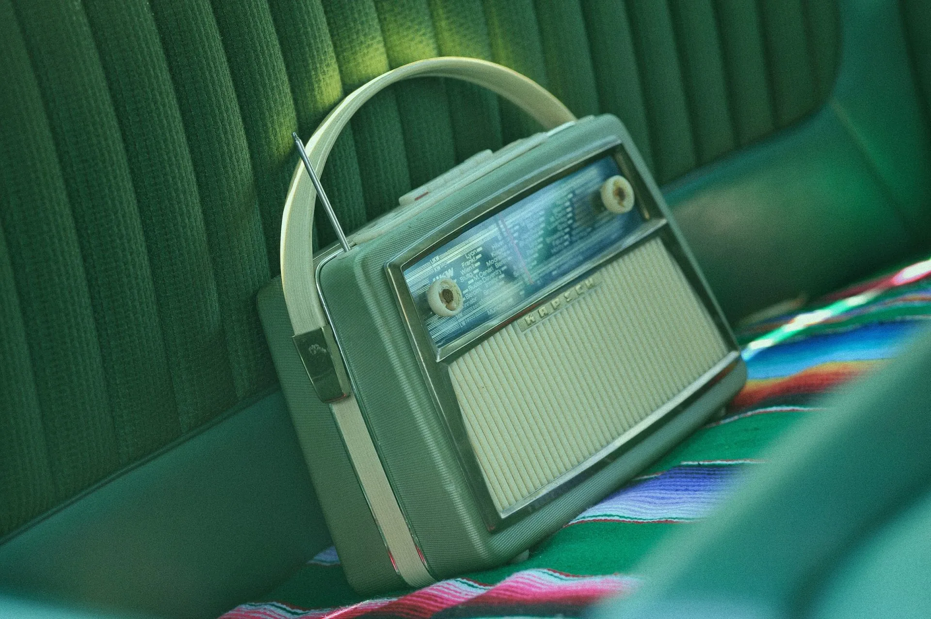 música con derechos y libre