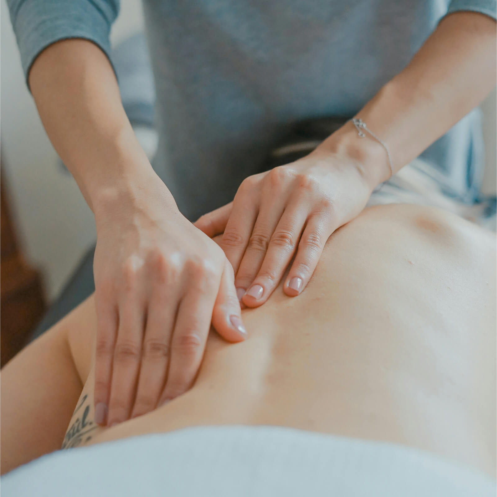Photo showing a masseuse at work describing SPA Music