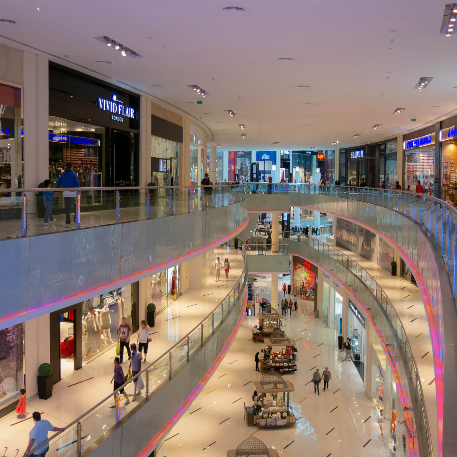 Foto che mostra un centro commerciale dall'alto per descrivere la Musica per Centri Commerciali